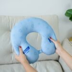 หมอนรองคอมีกระดุมพิม์ลาย - Image 2