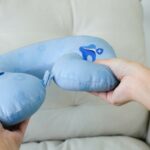 หมอนรองคอมีกระดุมพิม์ลาย - Image 3