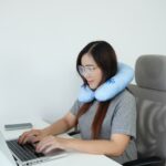 หมอนรองคอมีกระดุมพิม์ลาย - Image 7